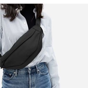 Everlane transit sling fanny pack waist bag